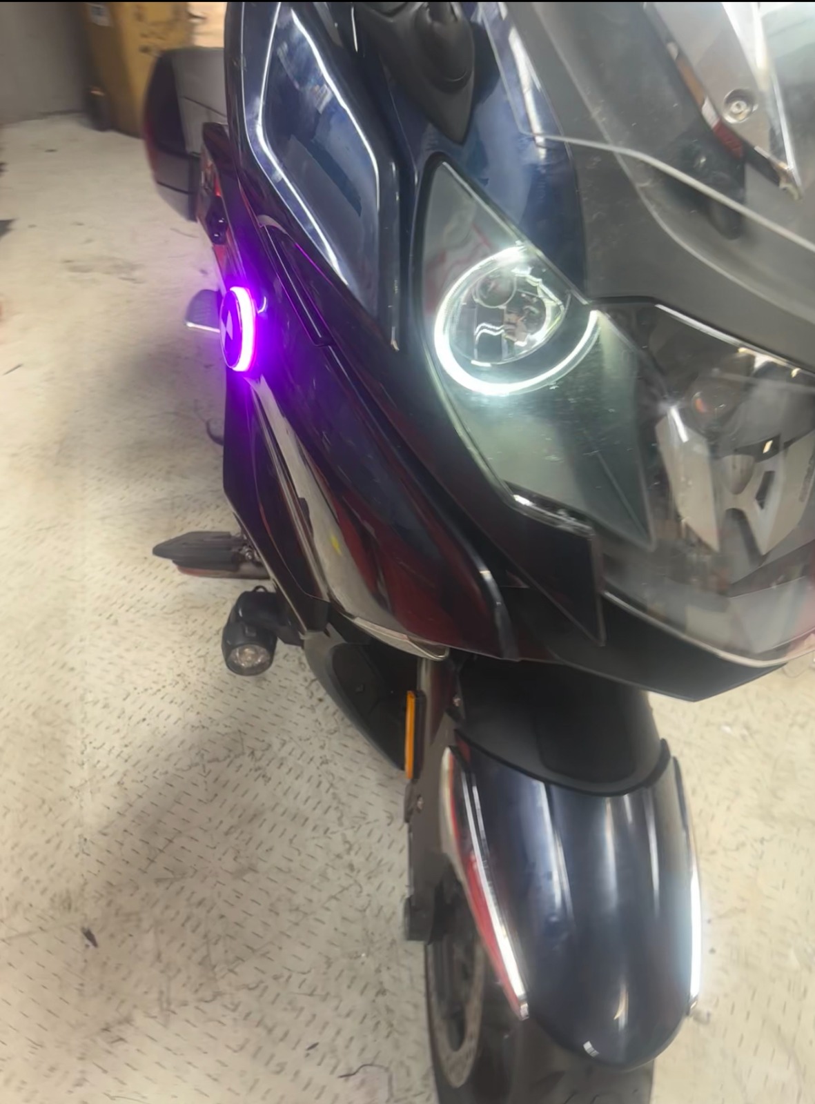 Customisation LED violet moto - Logo LED personnalisé Custom Bike